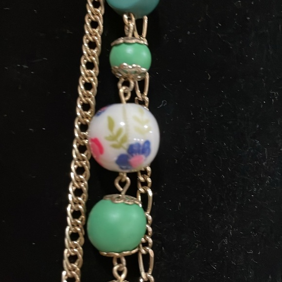 Vintage triple strand filagree,green & floral beaded gold tone chain necklace - Picture 7 of 7